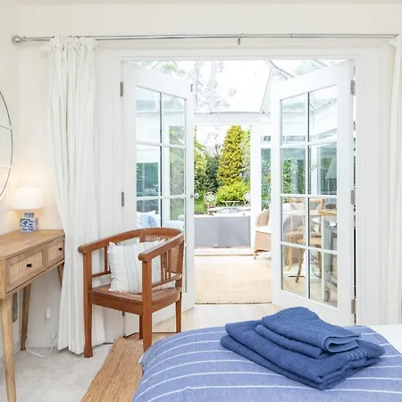 Secluded Spacious Garden Suite Chichester Exterior photo