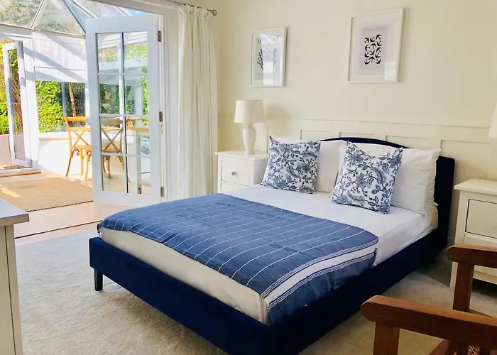 Secluded Spacious Garden Suite