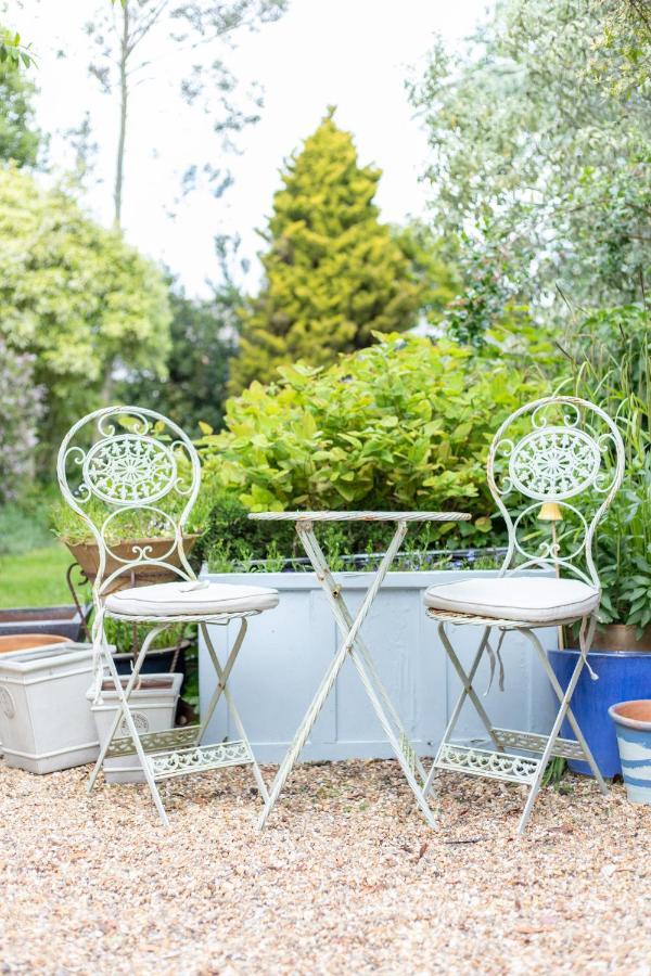 Secluded Spacious Garden Apartment Chichester